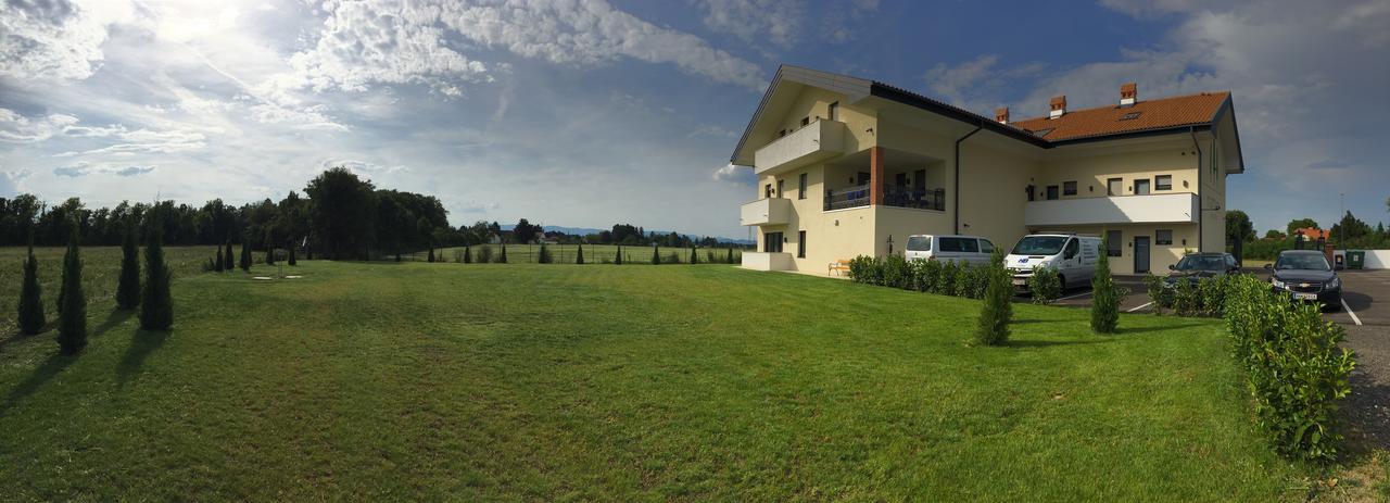Mattone Aparthotel Lanzenkirchen Екстериор снимка